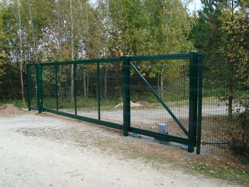 Сетчатый забор DoorHan в Екатеринбурге с установкой