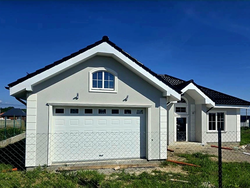 Секционные ворота DoorHan в Екатеринбурге с установкой